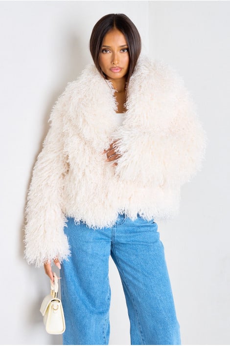 Manteau court à fourrure bouclée