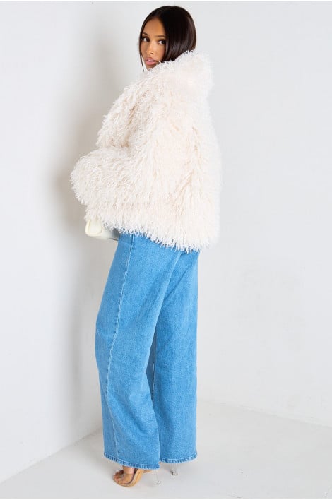 Manteau court à fourrure bouclée