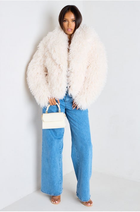 Manteau court à fourrure bouclée