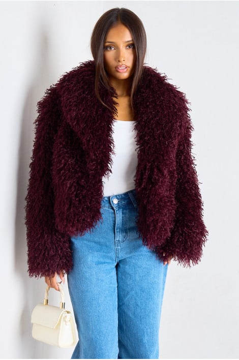 Manteau court à fourrure bouclée