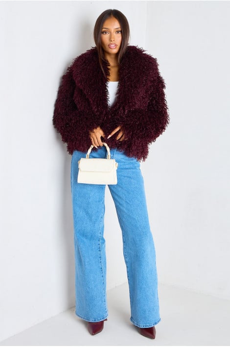 Manteau court à fourrure bouclée